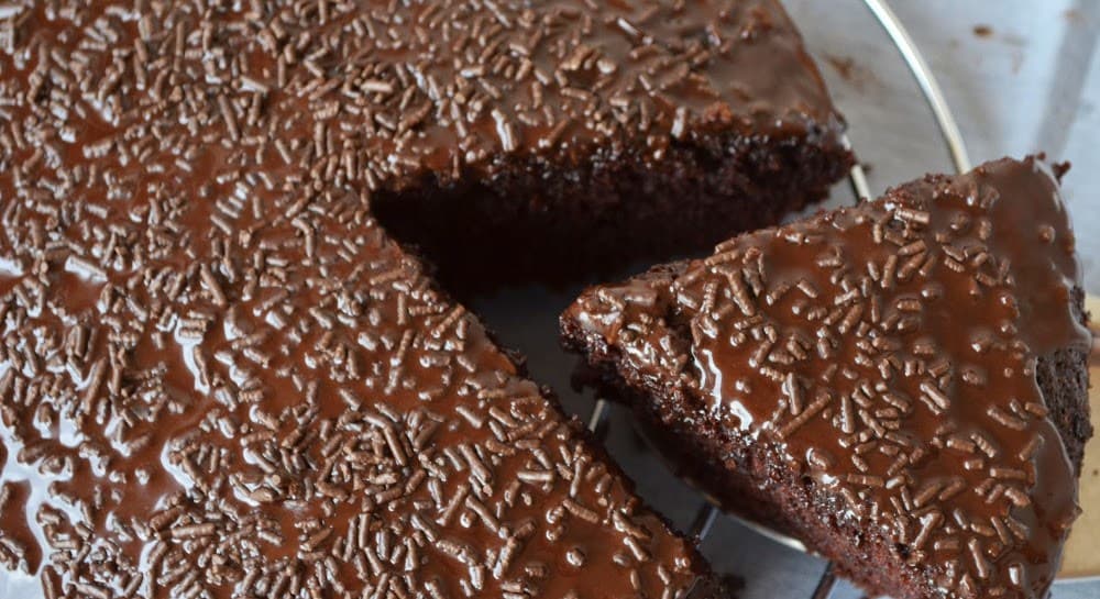 Bolo de Chocolate com Cobertura de Brigadeiro